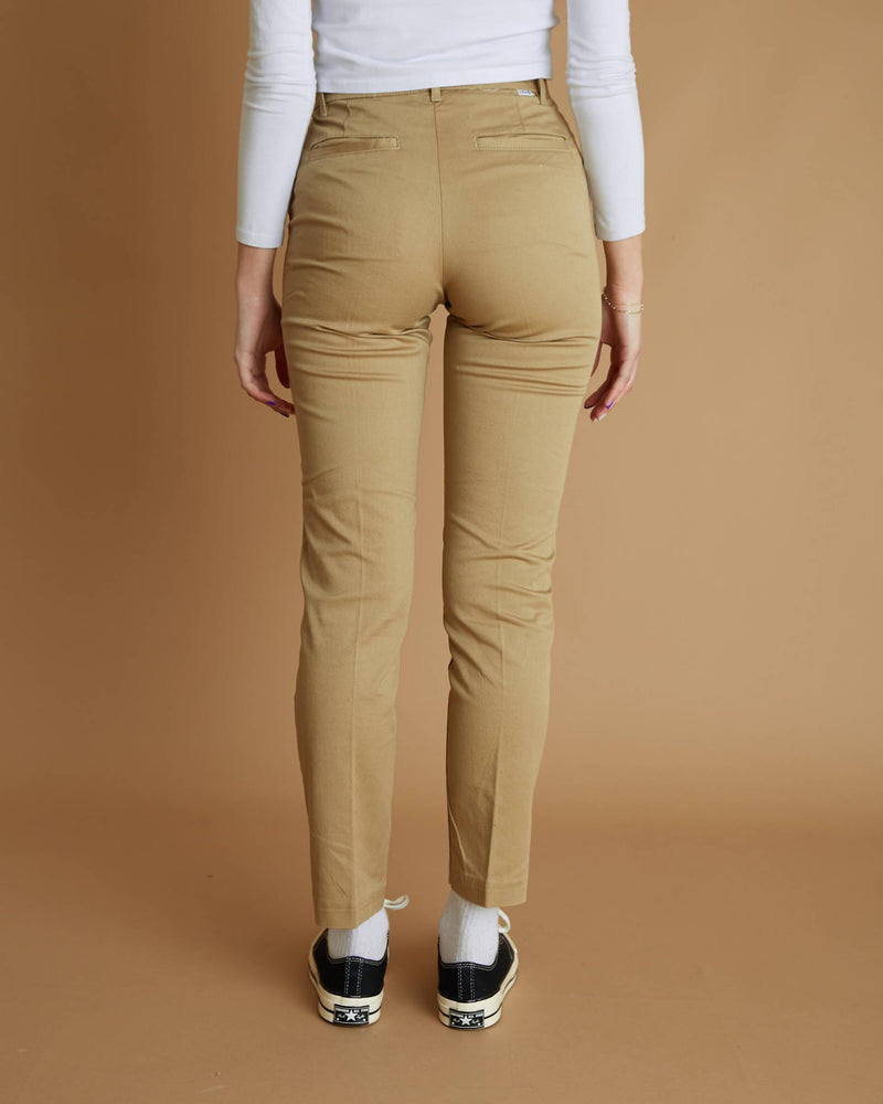 Levi’s Essential Chino (Unbasic Khaki)
