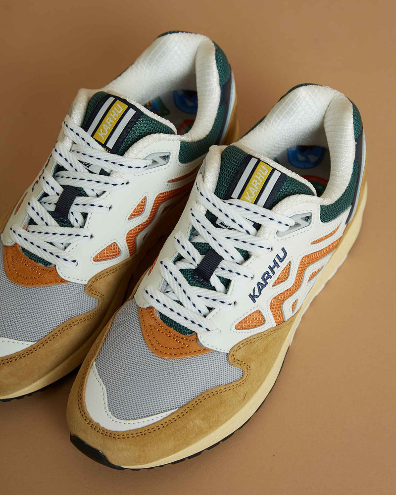 Karhu Legacy 96 (Curry/ Nugget)